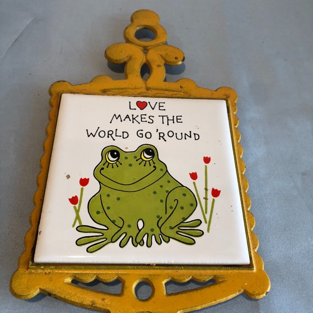 VINTAGE Love Makes the World Go Round Frog Cast Iron Tile Trivet #F7